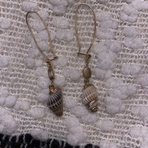 Shell earrings! How cute!